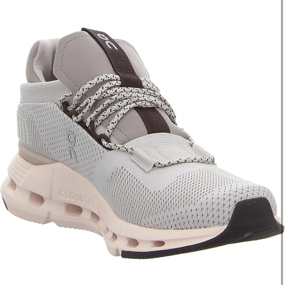 On Running Sneakers - Picture 6 of 10